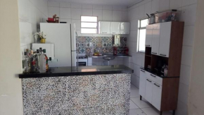 Casa com 4 Suites Prox Guarajuba